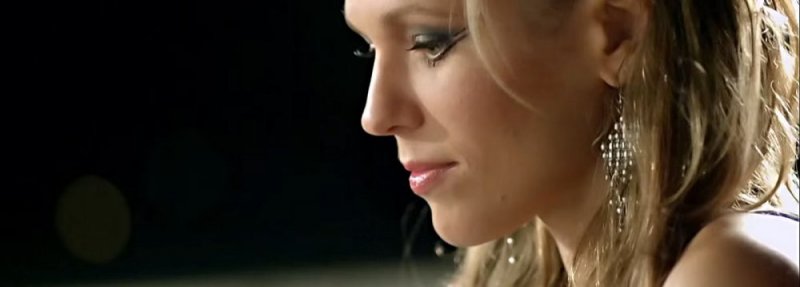 1849316887_Lorie-Capture-dcran-YouTube.thumb.jpg.670be6c2ee215d0e35b33f33ddc145ed.jpg